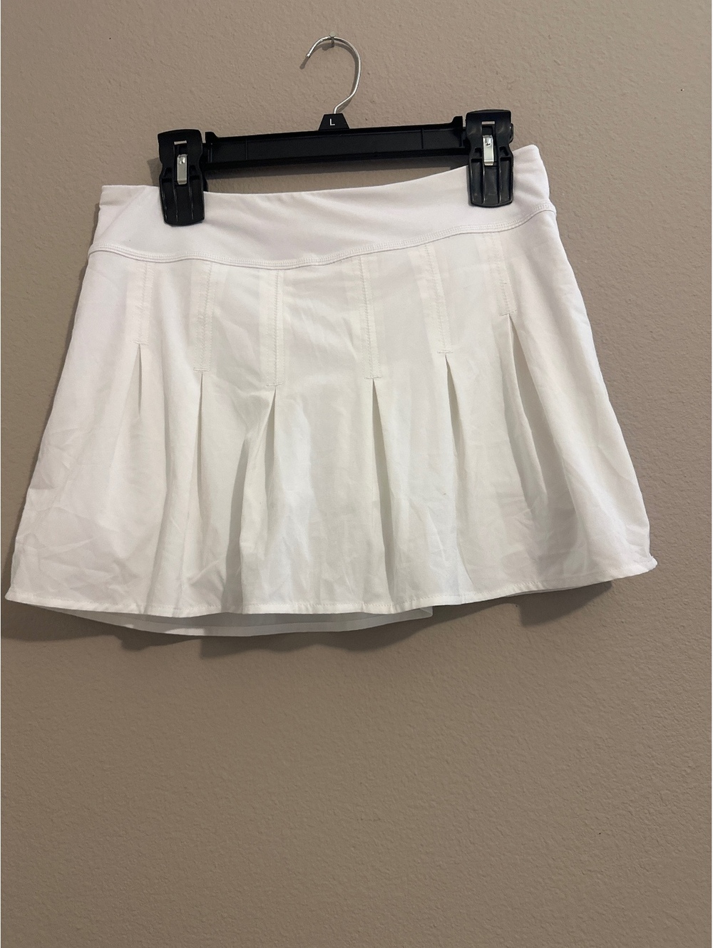 Athleta White Pleated Tennis Skirt with Zipper Pocket, Size Medium, Lightweight